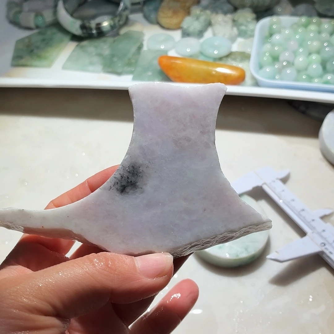 翡翠未镶嵌颈饰边角料