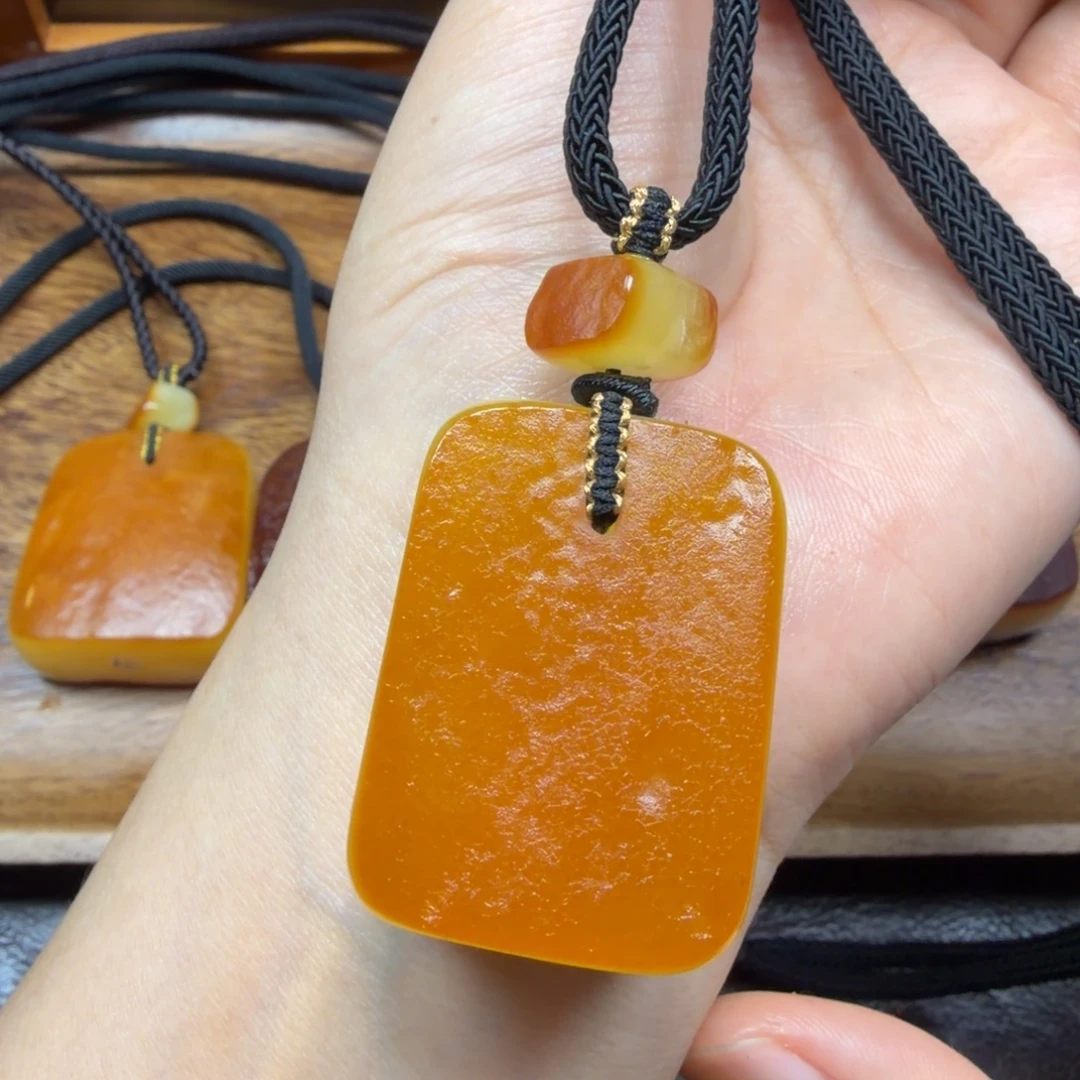 琥珀未镶嵌吊坠(赠链)