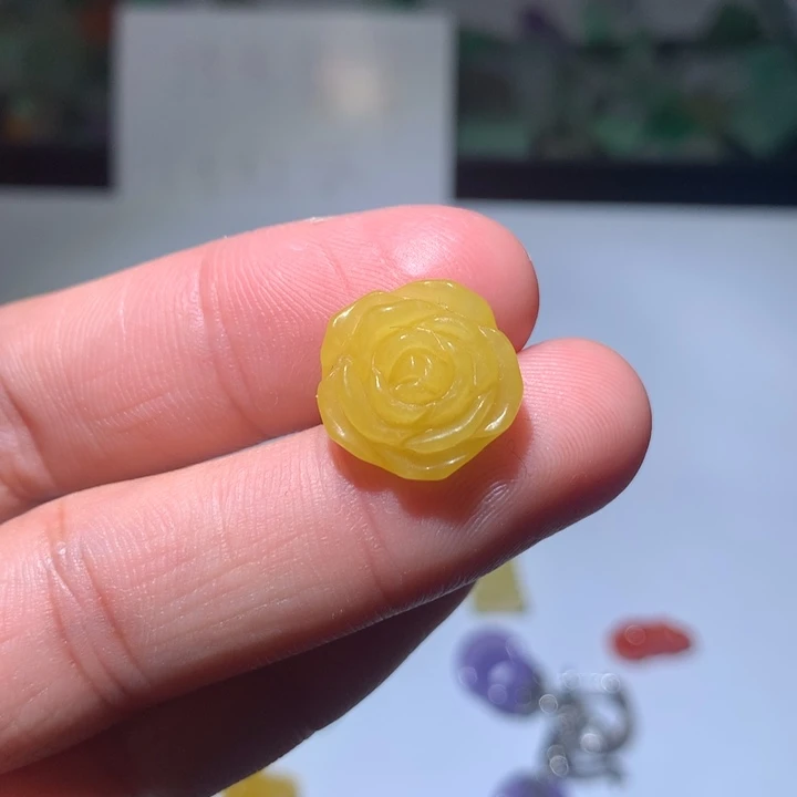 翡翠未镶嵌颈饰挂件