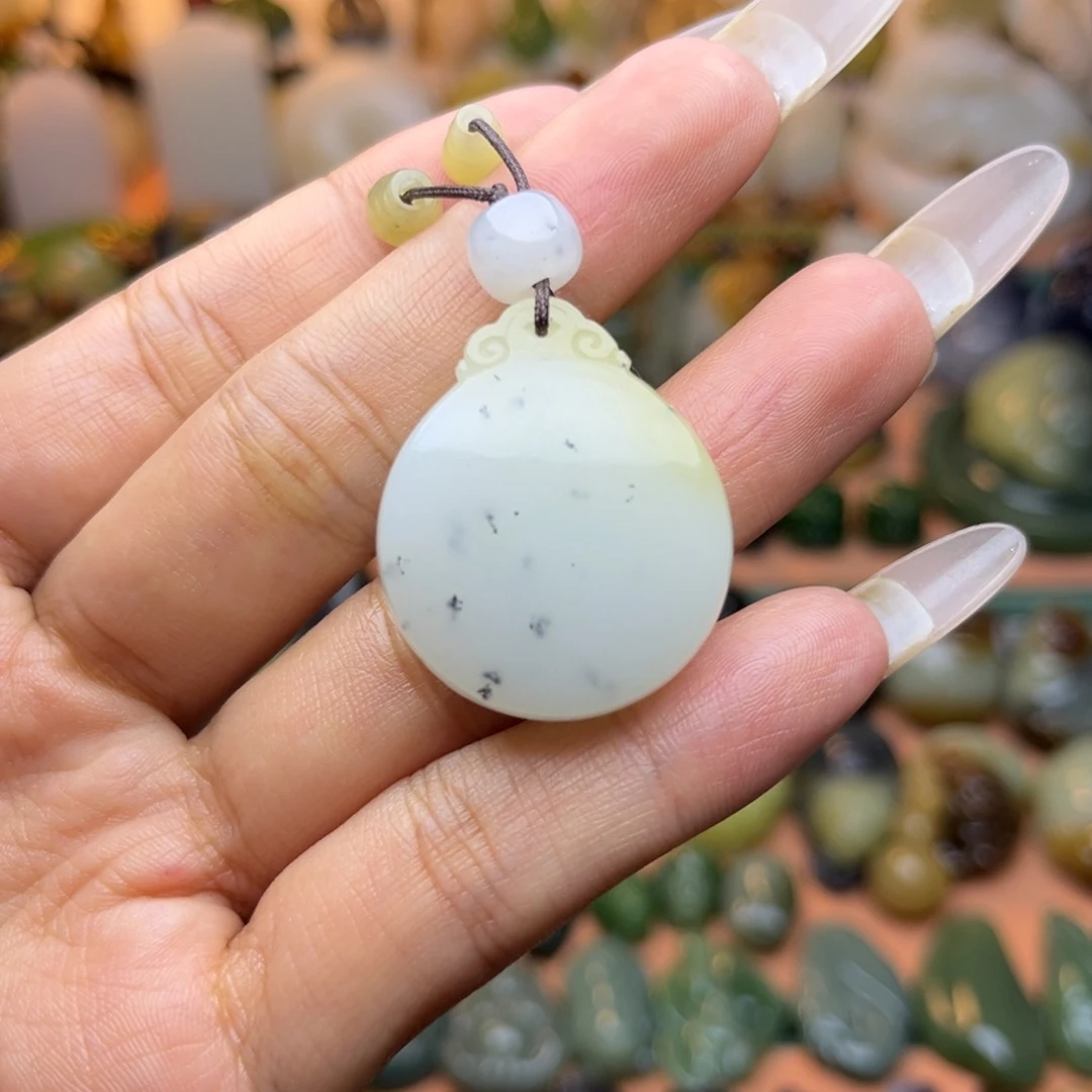 颈饰未镶嵌和田玉