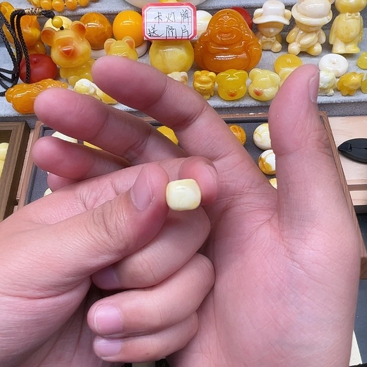 琥珀未镶嵌裸石奶白老型