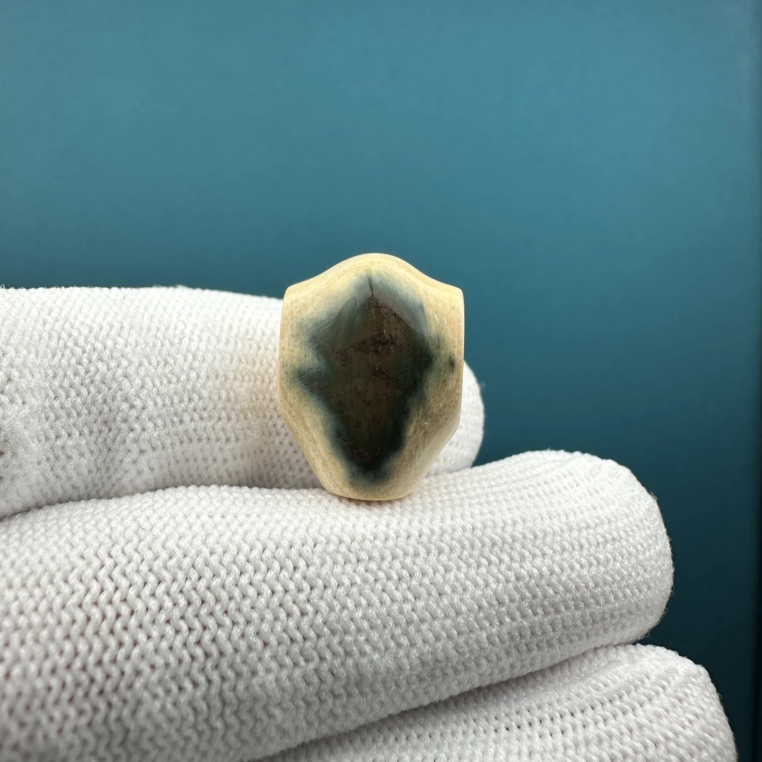 J7364天然猛犸 蓝眼睛鲨鱼背三通13.7*18.5mm一物一图 假一罚十