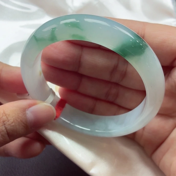 翡翠未镶嵌手镯（贵妃镯）天然缅甸A货翡翠