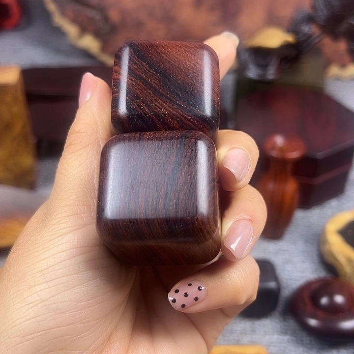 微凹黄檀（南美大红酸枝）