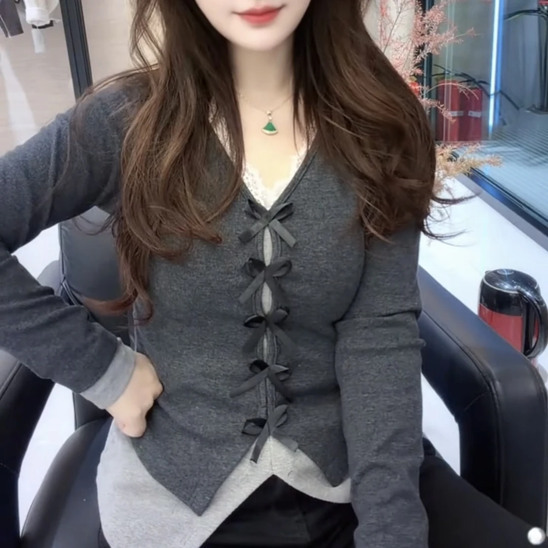 假两件拼接V领设计感长袖T恤女秋冬修身显瘦纯欲百搭打底衫上衣