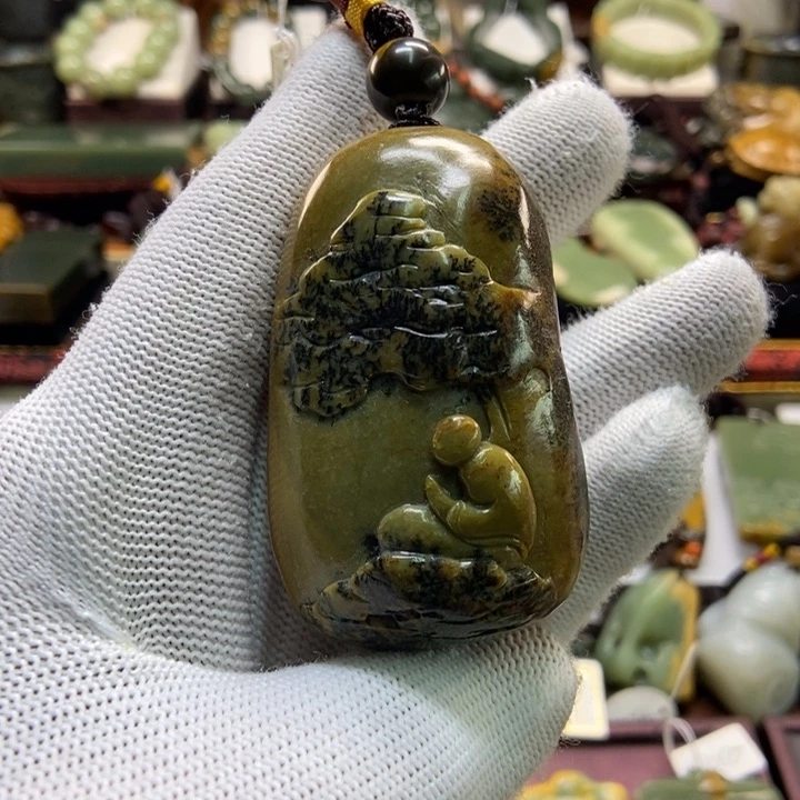 未镶嵌岫岩河磨玉（透闪石质玉）把件石**转