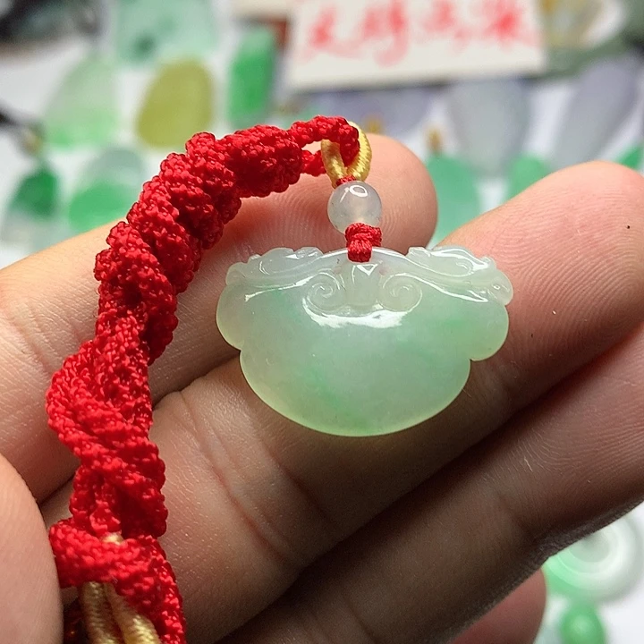 翡翠未镶嵌吊坠(赠链)