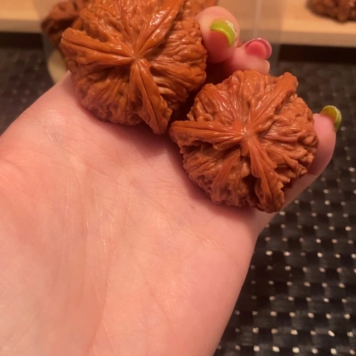 文玩核桃把件核桃。白狮子。40.41