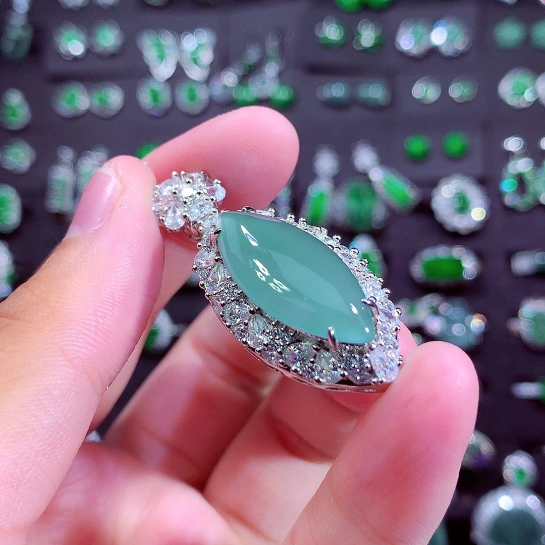 颈饰未镶嵌翡翠天然