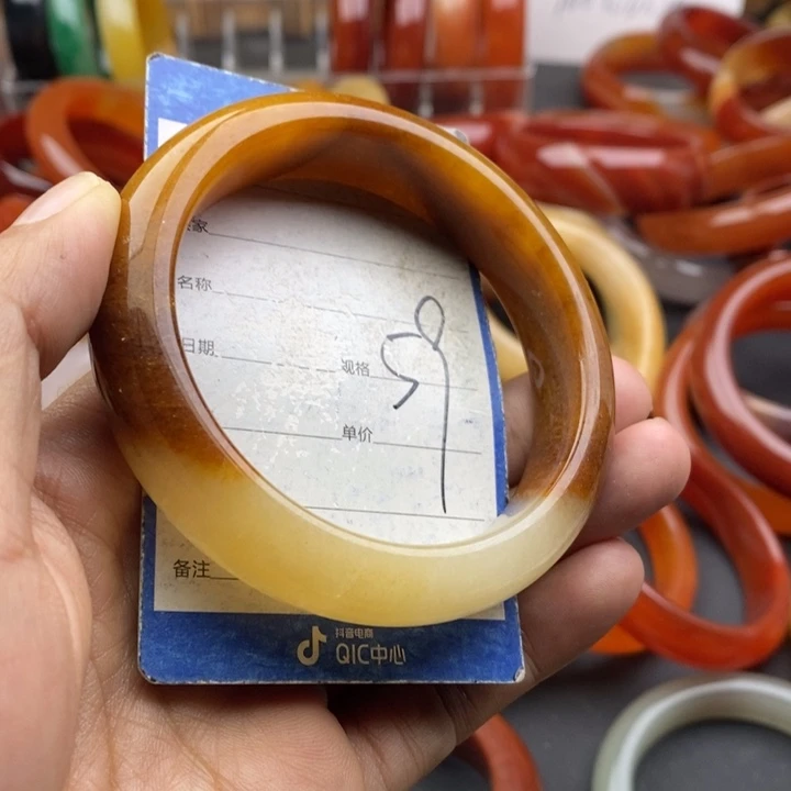 未镶嵌手镯石英质玉