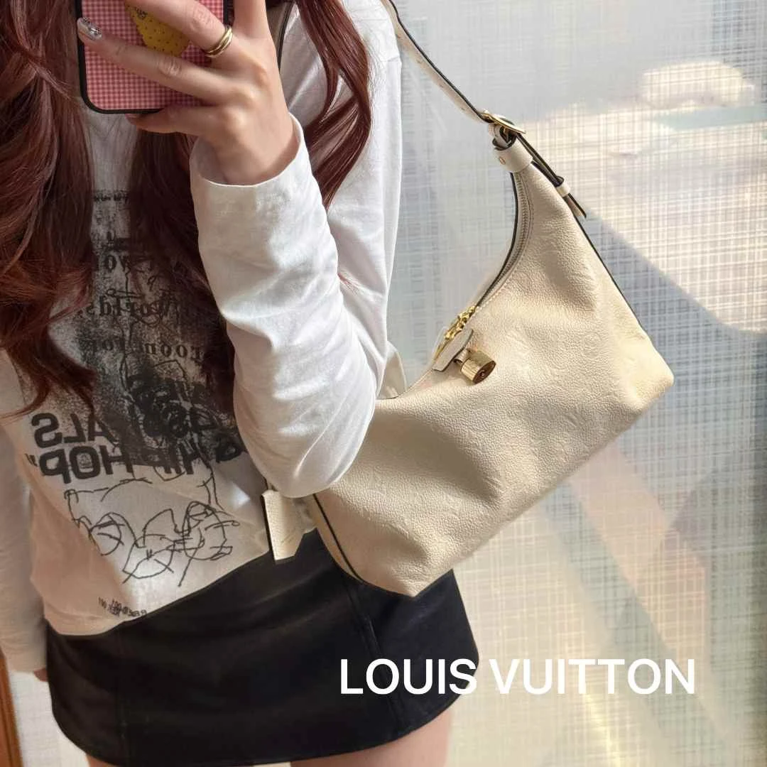 95新 LouisVuitton/路易威登 NN03腋下白色单肩包95新//代卖服务