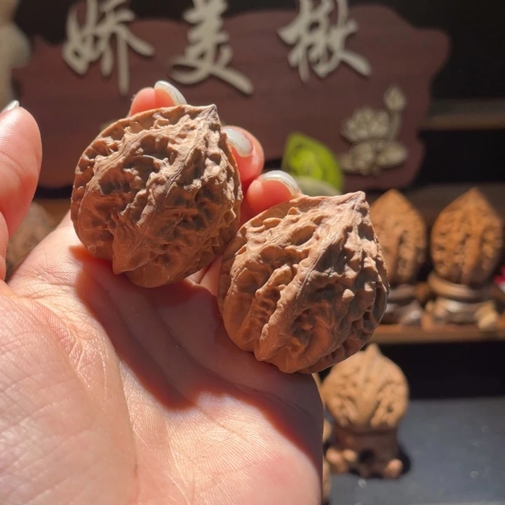 文玩核桃吊坠娇美楸91