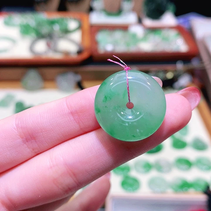 石英质玉未镶嵌颈饰