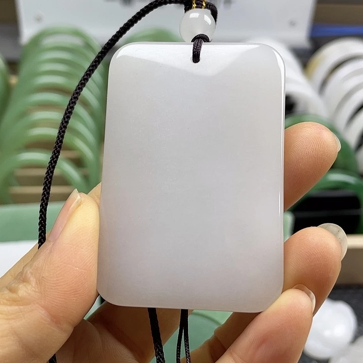 石英质玉（金丝玉）未镶嵌颈饰