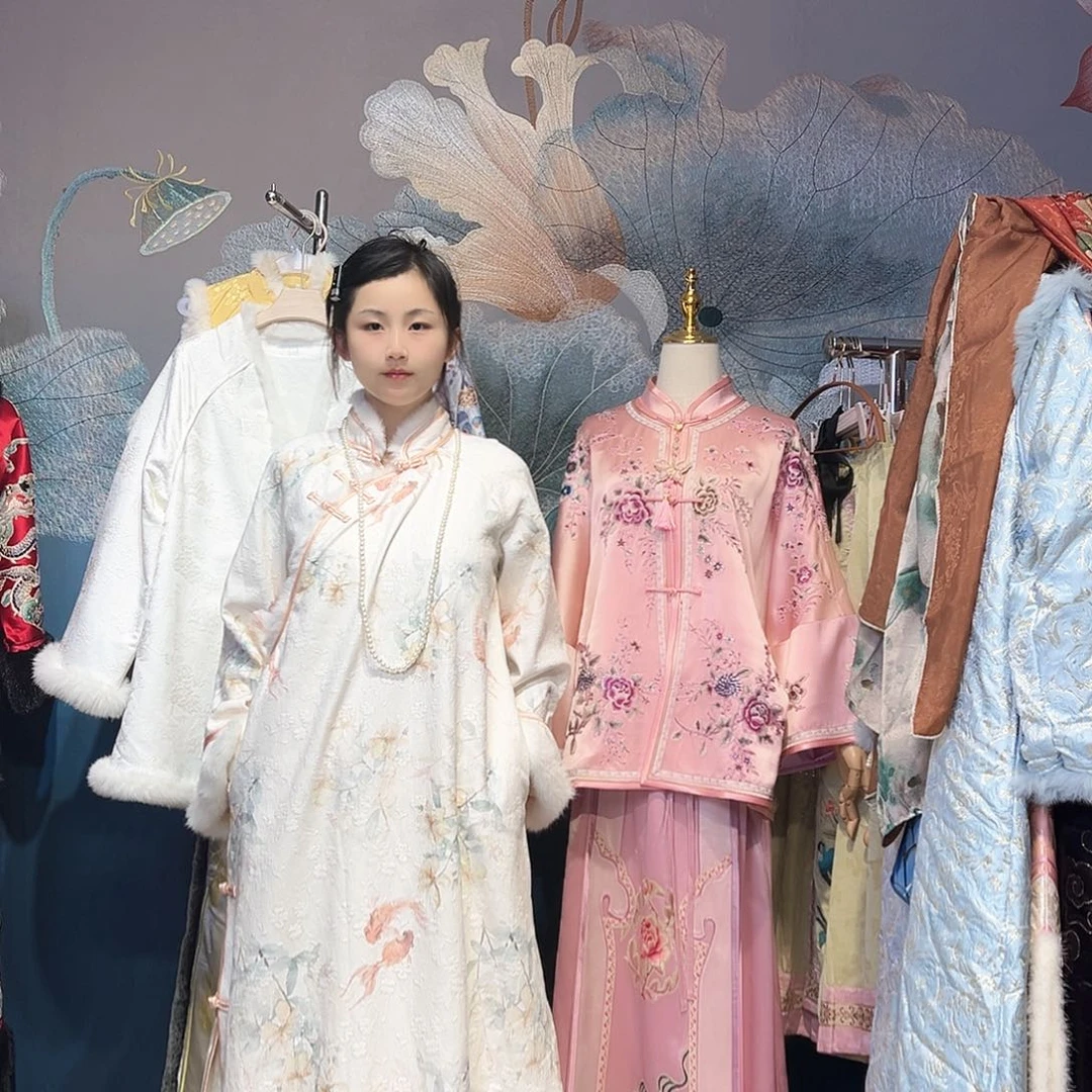 开播福利长款太太服