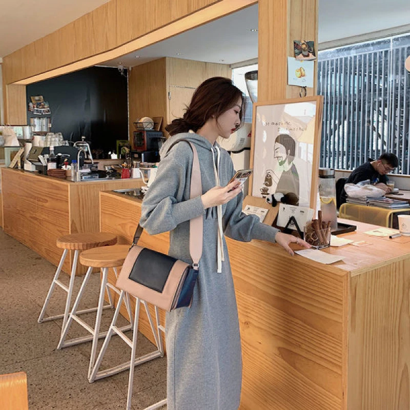 时尚衣橱~长袖连帽卫衣连衣裙秋装2025年新款宽松中长款显瘦裙子