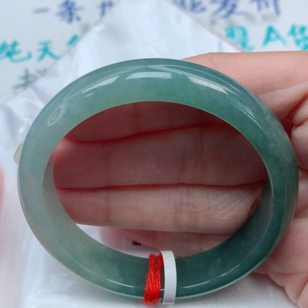 翡翠手镯未镶嵌55.6圈 油青底半山水