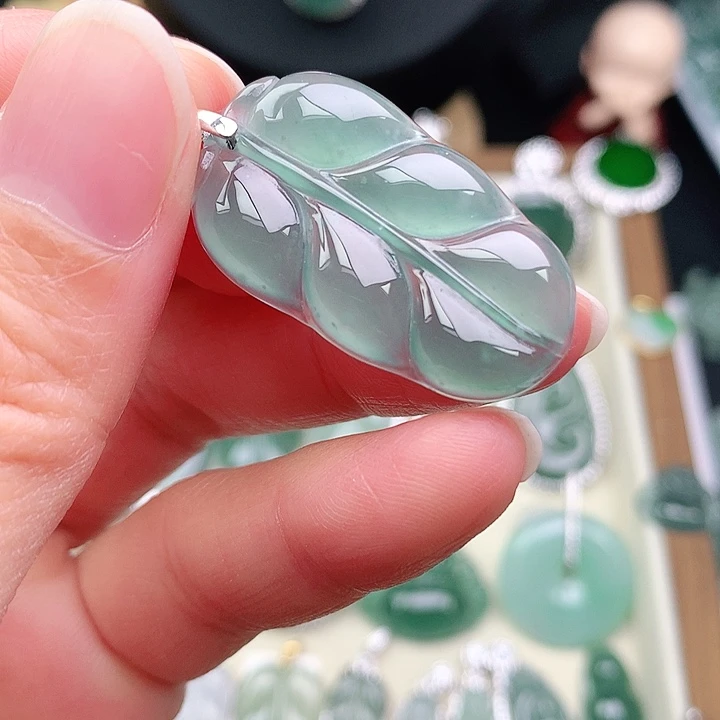 颈饰未镶嵌翡翠吊坠