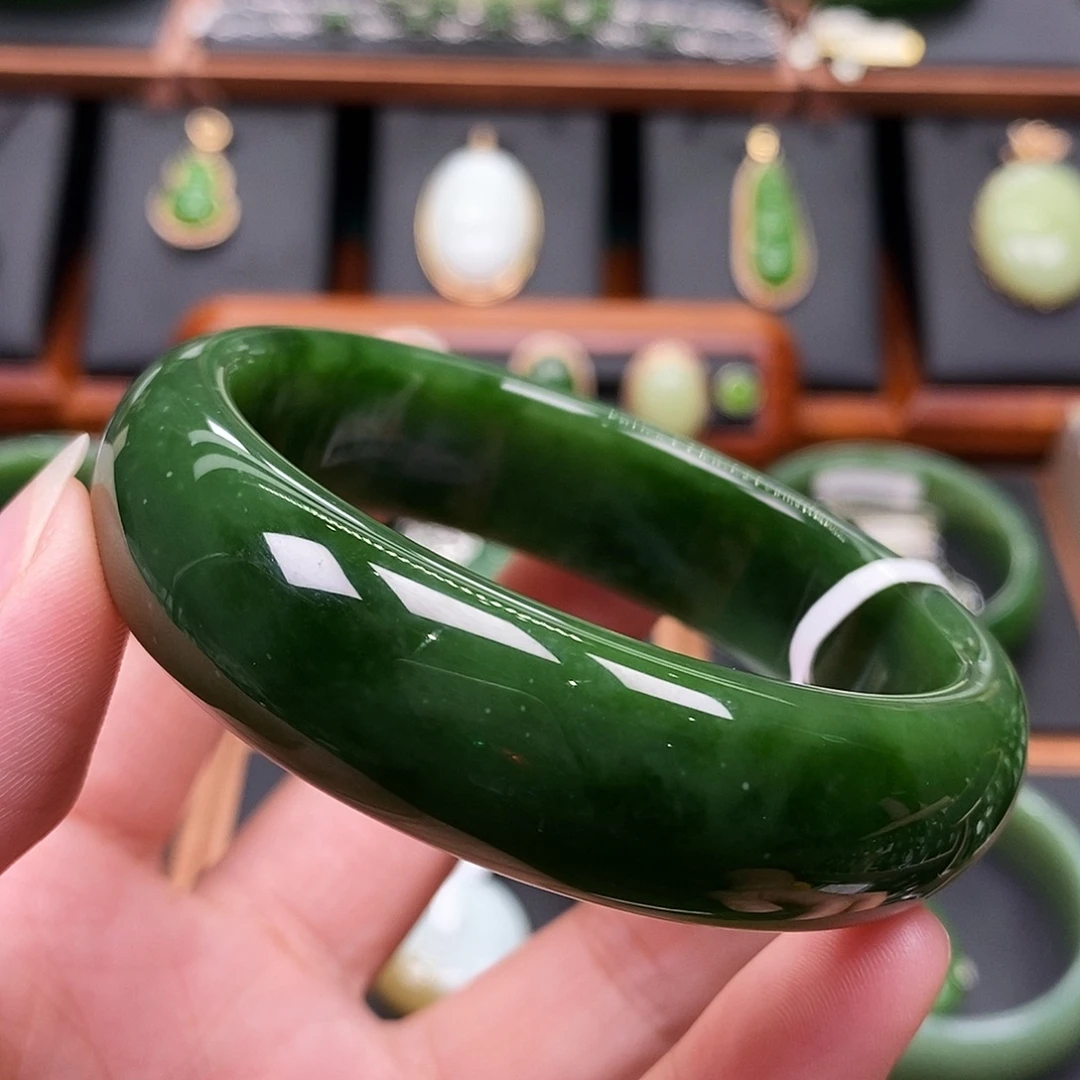 和田玉（碧玉）未镶嵌手镯