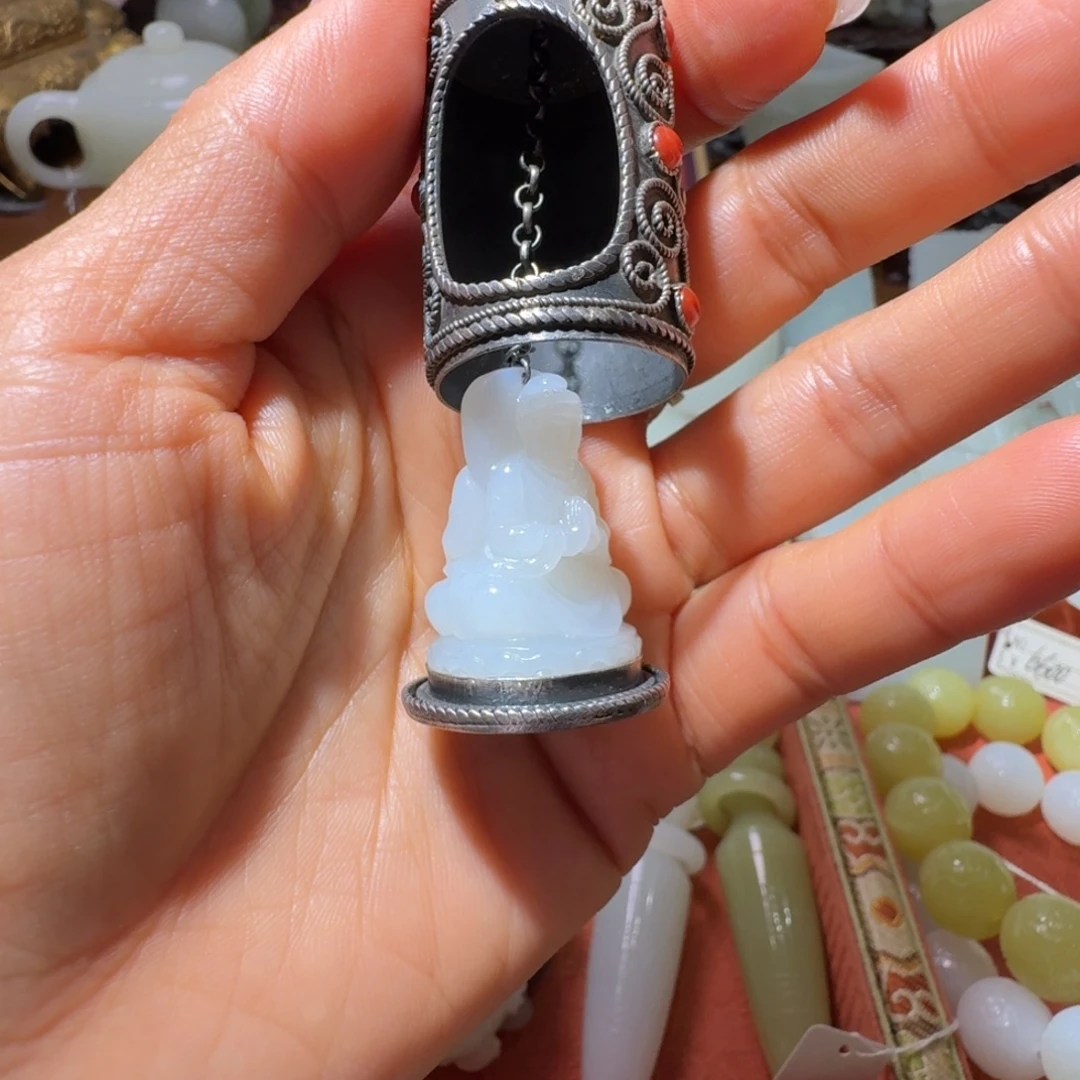 和田玉未镶嵌把件