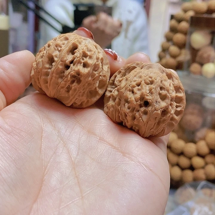 【闪购商品】文玩核桃把件37闷尖凤眼油