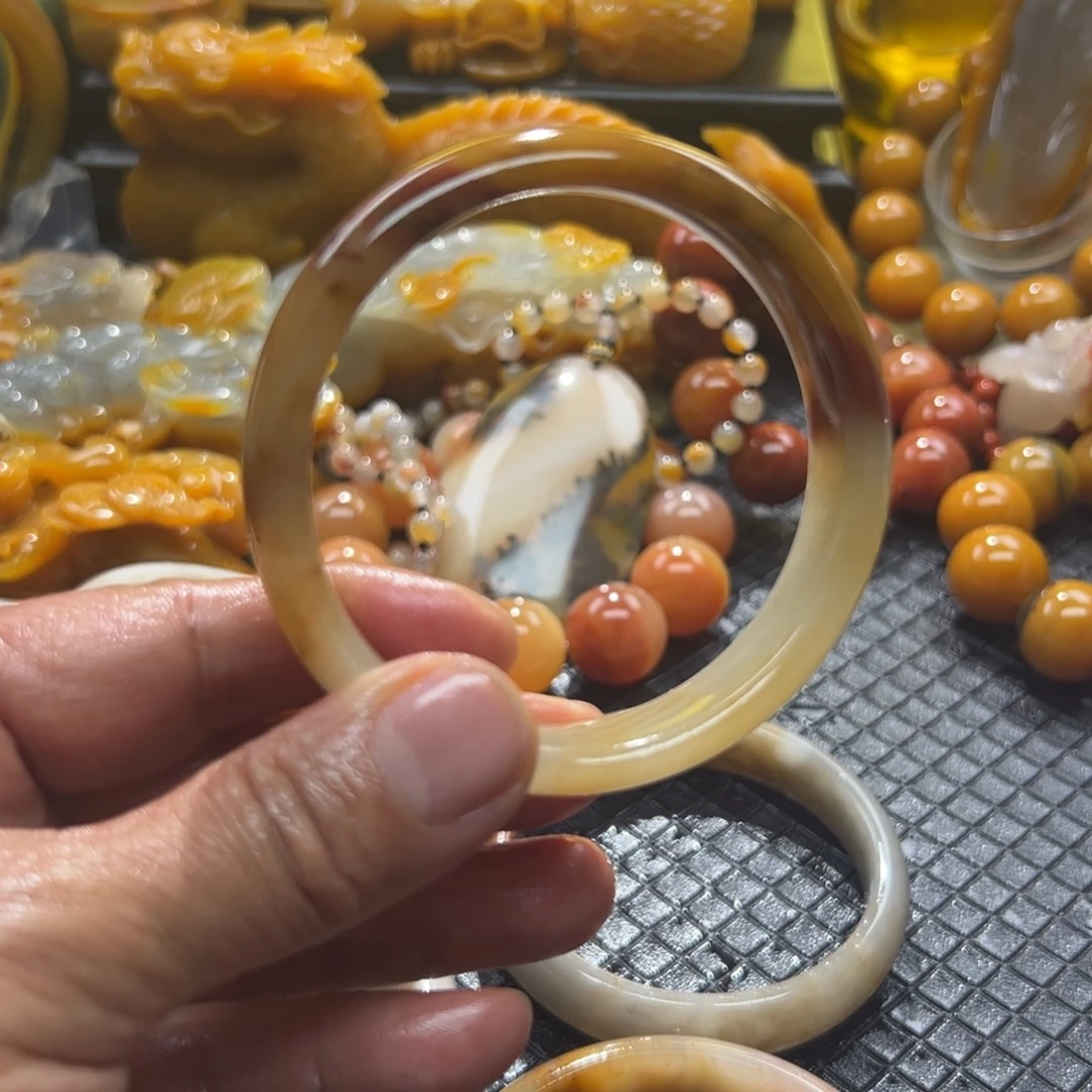 石英质玉未镶嵌颈饰