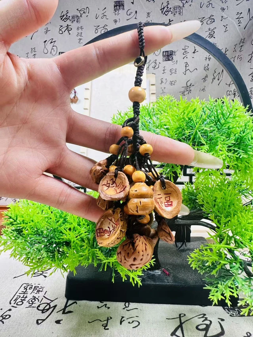 野生桃核纯手工雕刻百搭挂件精致美观寓意美好包包钥匙车挂婴儿车