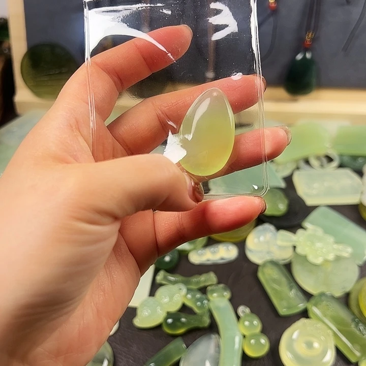 .***狗蛇纹石玉合金颈饰