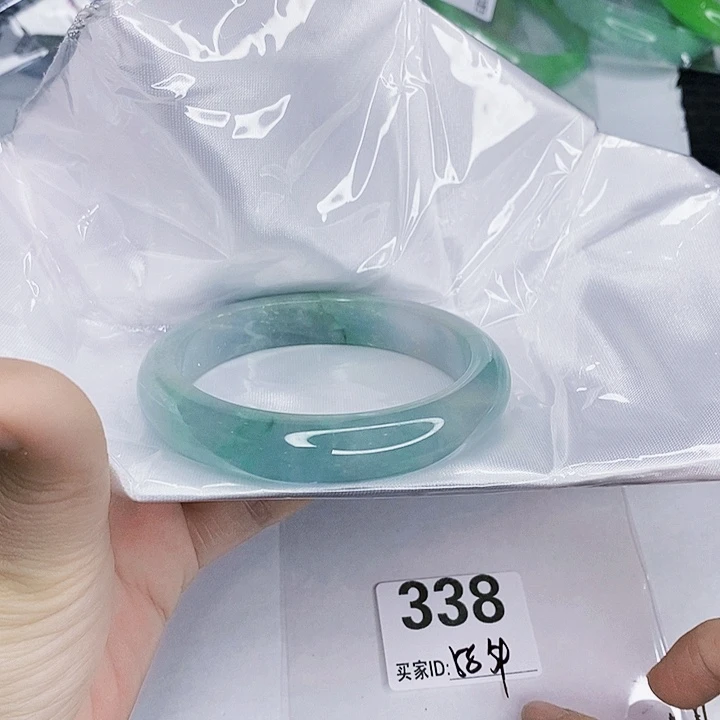 翡翠未镶嵌手镯一图一物实物为准（微瑕处理）