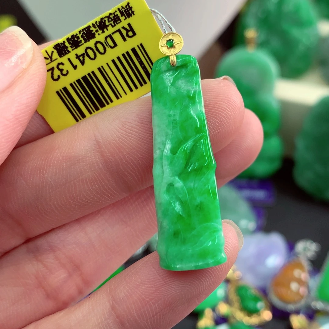 吊坠(不含链)18K金镶嵌翡翠