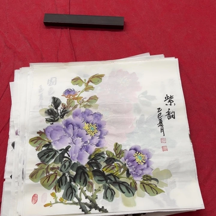 国画花鸟等图案为一体而
