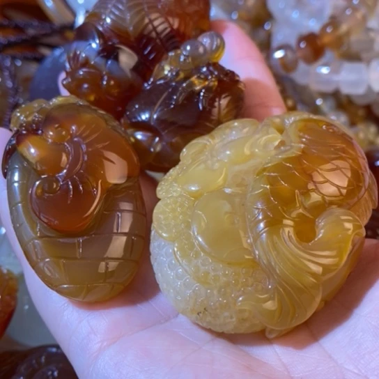 玛瑙/玉髓玛瑙手把件未镶嵌秘**园