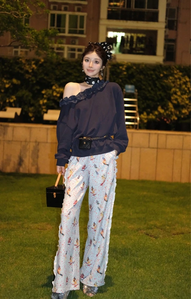 露肩花瓣领斜肩卫衣藏青色（低温手洗）