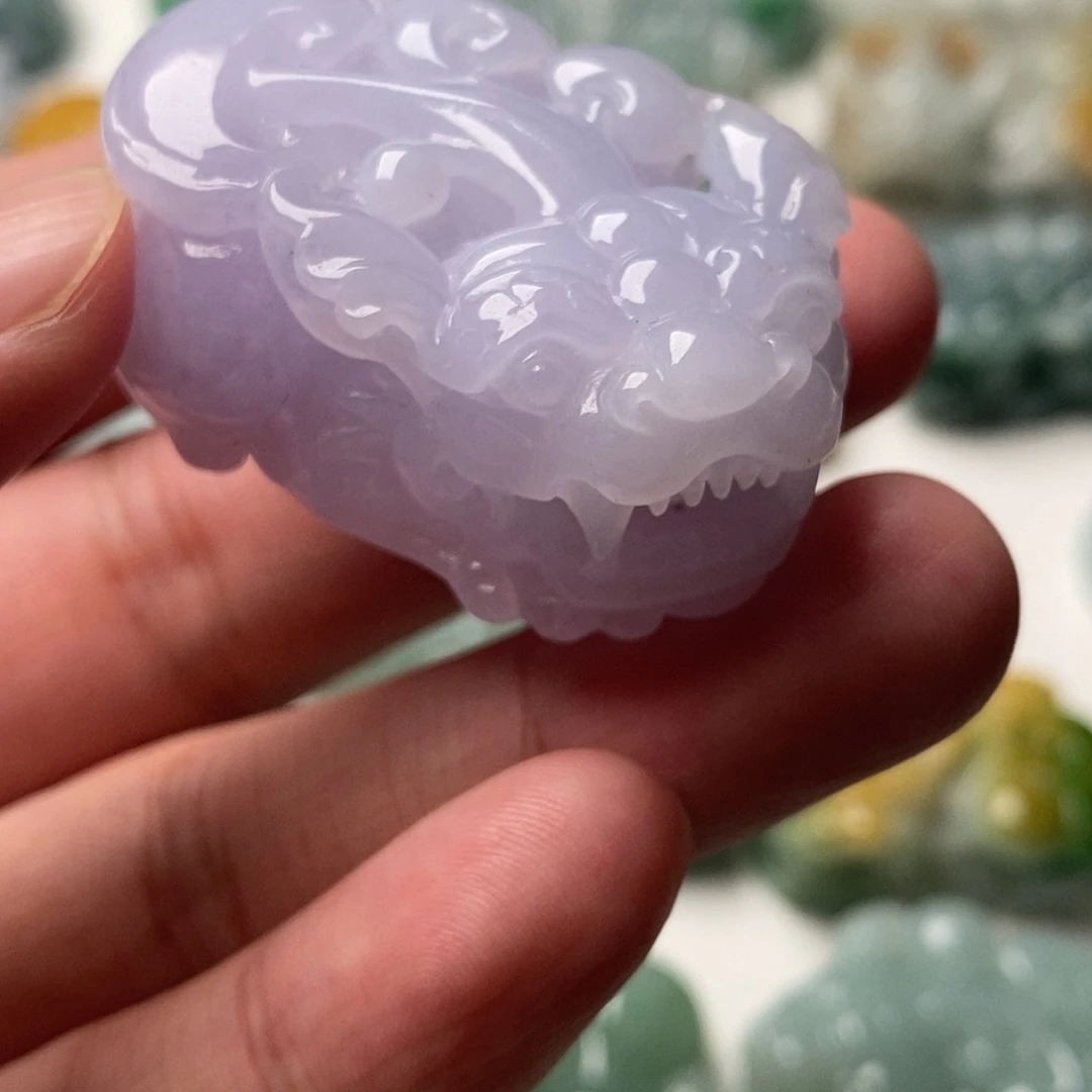 翡翠未镶嵌颈饰貔貅