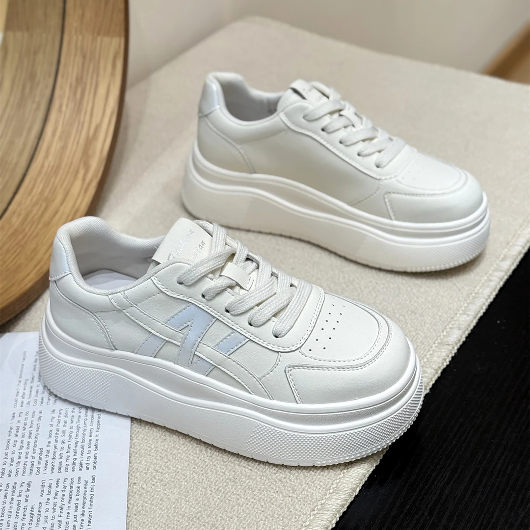 厚底丑萌松糕轻便小白鞋女2025新款夏季时尚增高系带超火运动板鞋