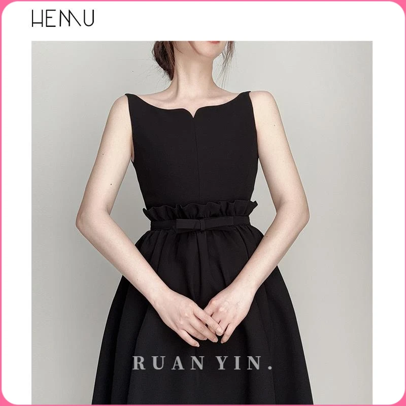 赫本风连衣裙女夏吊带法式轻奢小众设计花苞小黑裙礼服高级感长裙