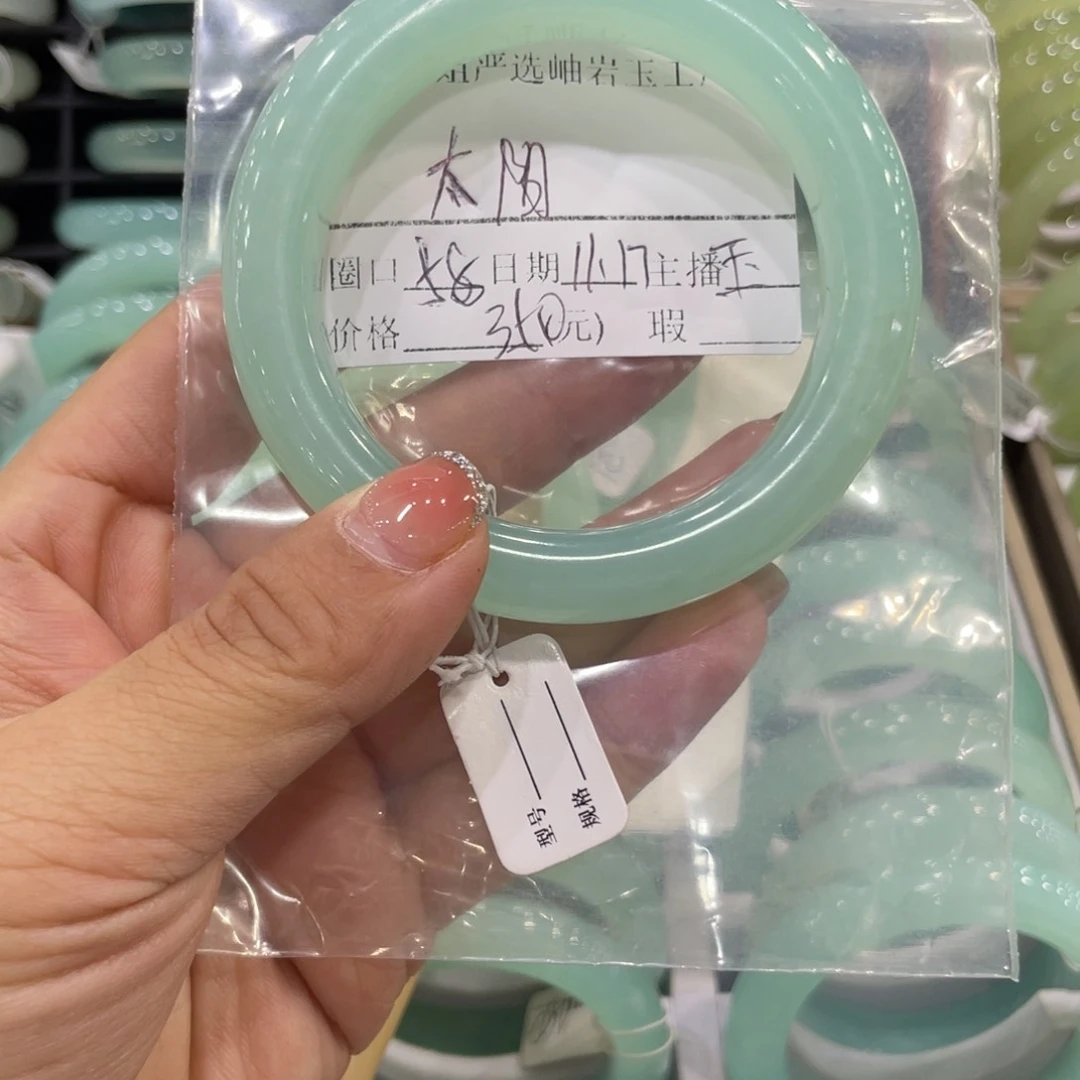 未镶嵌蛇纹石玉手镯太*?