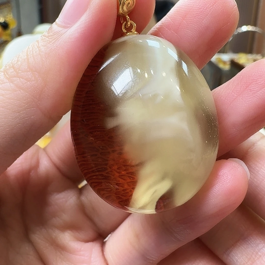 琥珀未镶嵌颈饰吊坠