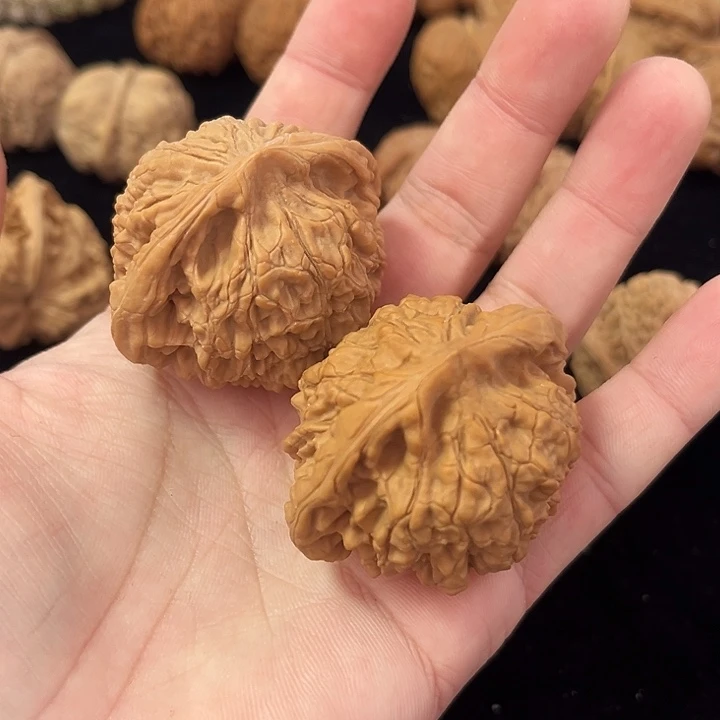 大***木把件文玩核桃48左右微泛油官帽，朋友福利