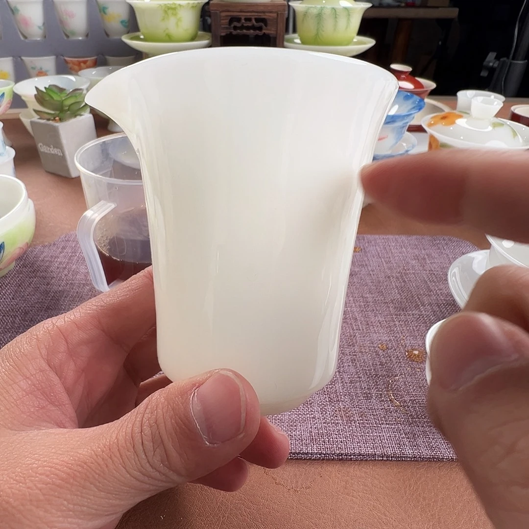 盖碗陶采用优质瓷土制作