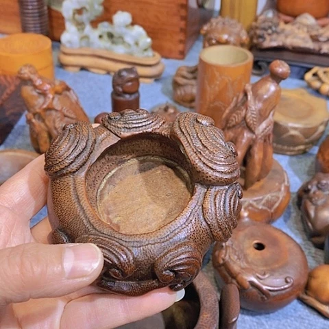 贡木燕**赏华彩木作摆件