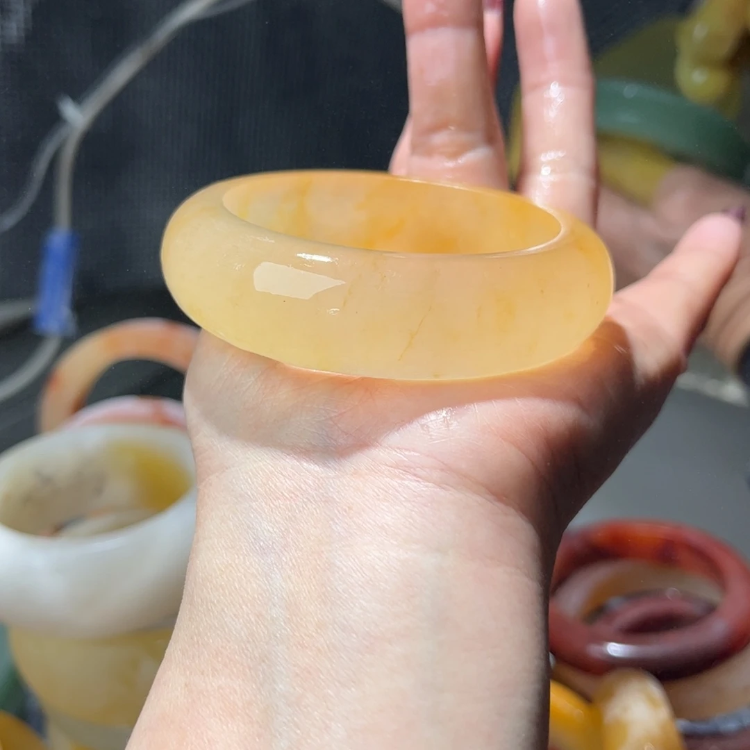 随***梅石英质玉未镶嵌手镯定制