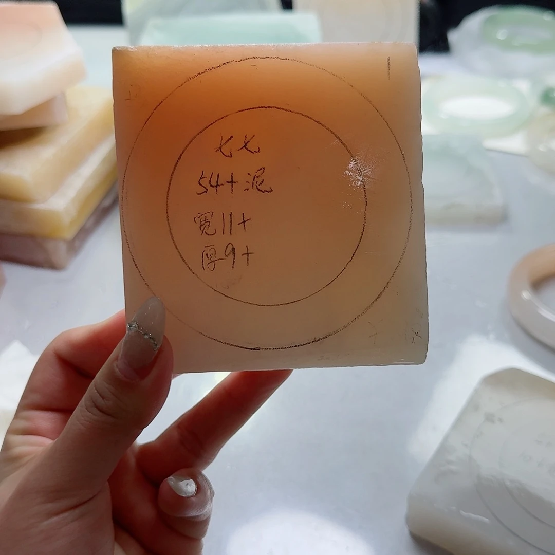 定制石英质玉七*°定制天山玉石英岩质玉金丝玉手镯不退换