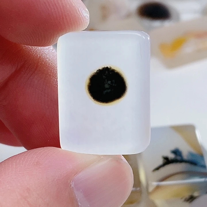 未镶嵌奇石玛瑙/玉髓山**士