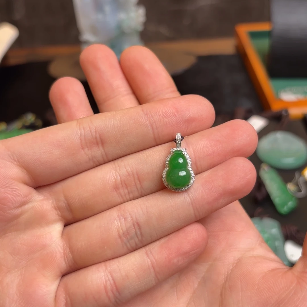 翡翠18K金镶嵌颈饰天然缅甸翡翠a货