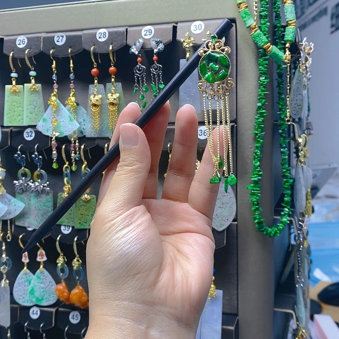 未镶嵌翡翠耳饰翡翠