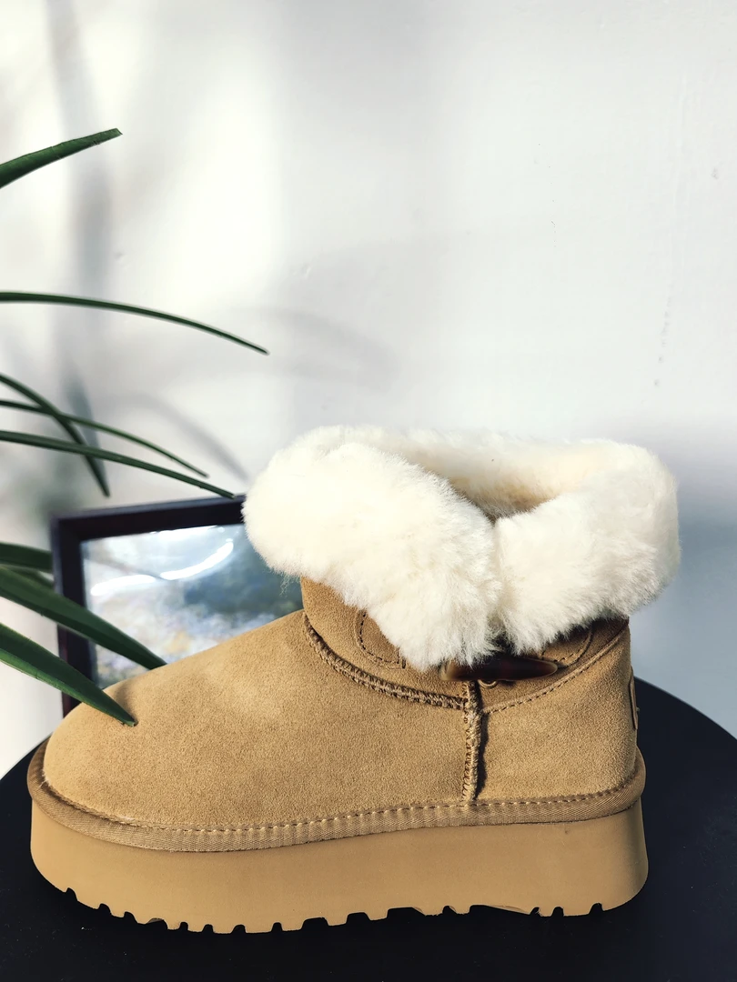 4cm经典复古牛角扣保暖牛羊皮毛一体厚底一脚蹬