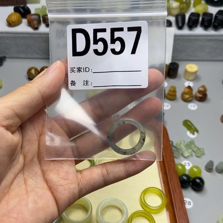 丢***丢蛇纹石玉未镶嵌颈饰