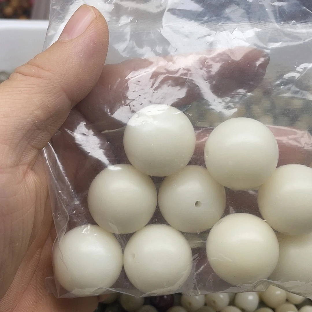 音***你吊坠白玉菩提25微瑕白玉圆8颗