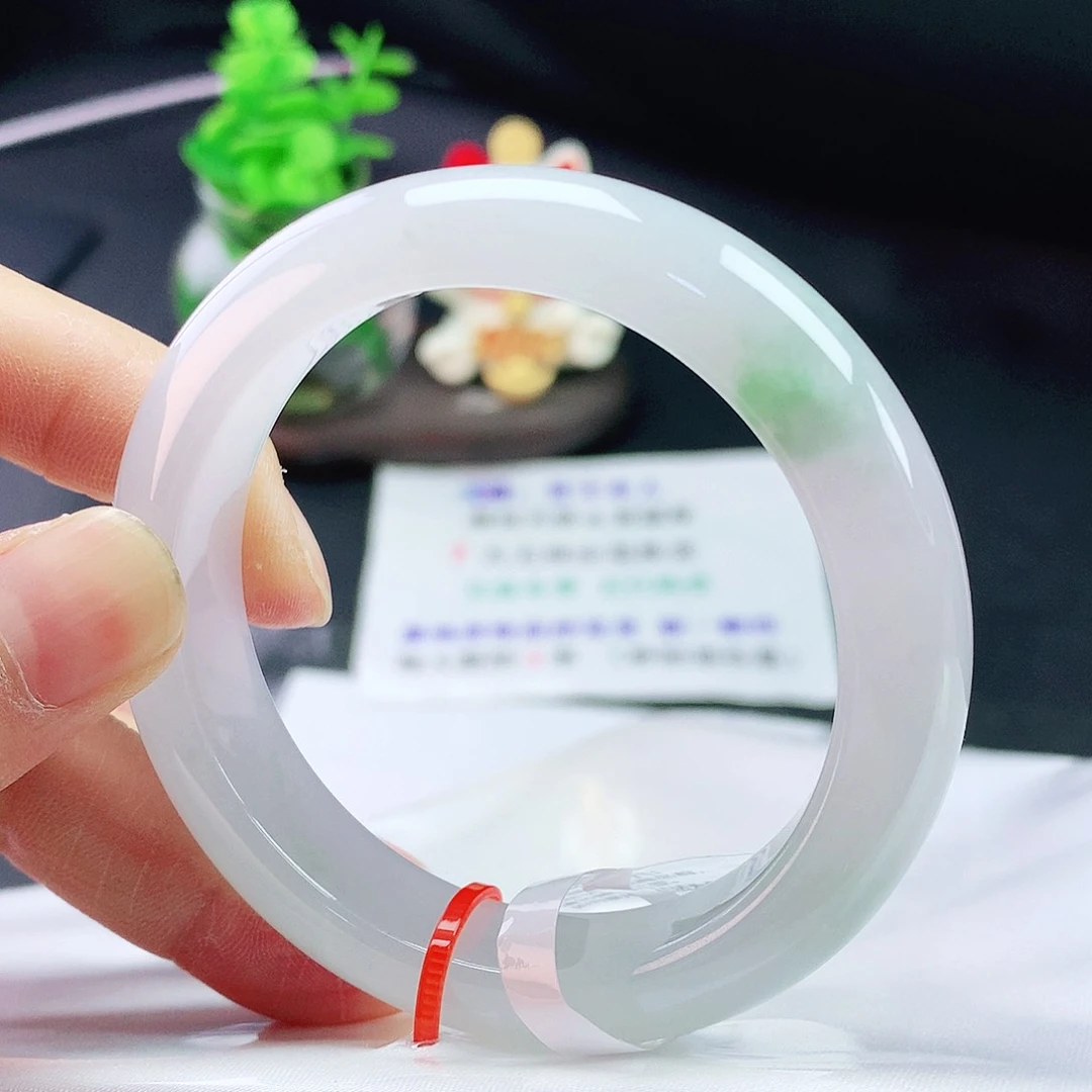 翡翠手镯未镶嵌52圈